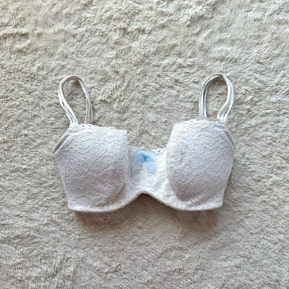 b.tempt'd by wacoal bra; sister size 34D/30DD